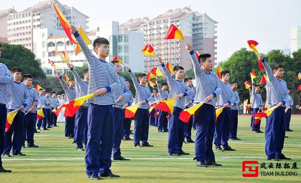 戶外拓展游戲「旗語(yǔ)戰(zhàn)士」