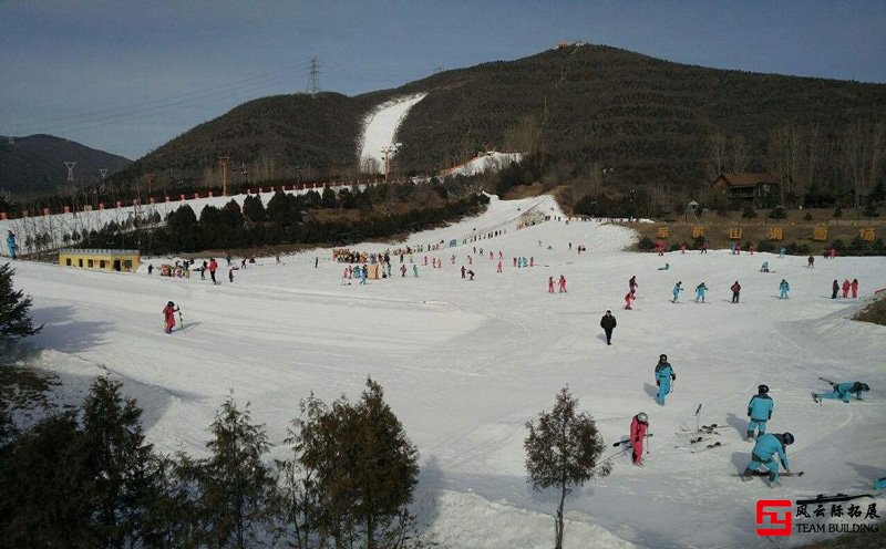  軍都山滑雪場