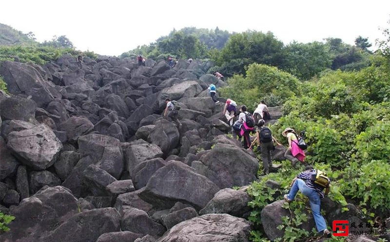 登覆卮山冰川石浪團建