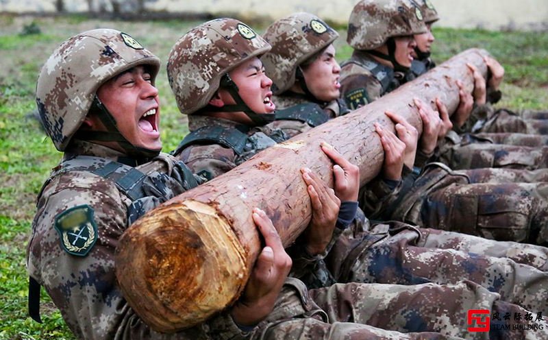 軍事拓展項目抬原木